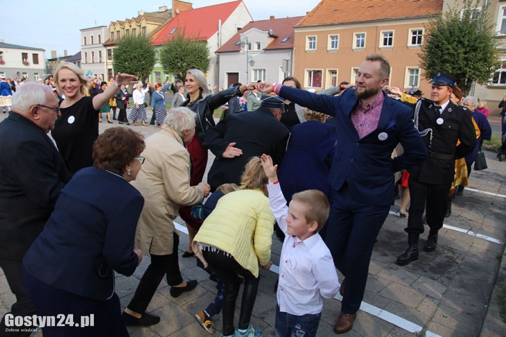Blisko 300 osób zatańczyło Poloneza w Borku Wlkp.