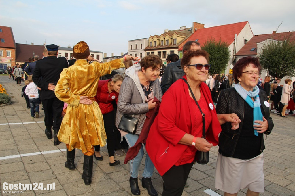Blisko 300 osób zatańczyło Poloneza w Borku Wlkp.