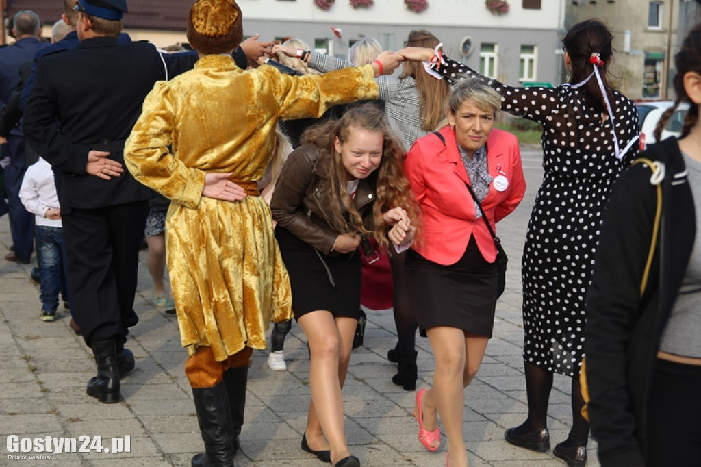 Blisko 300 osób zatańczyło Poloneza w Borku Wlkp.