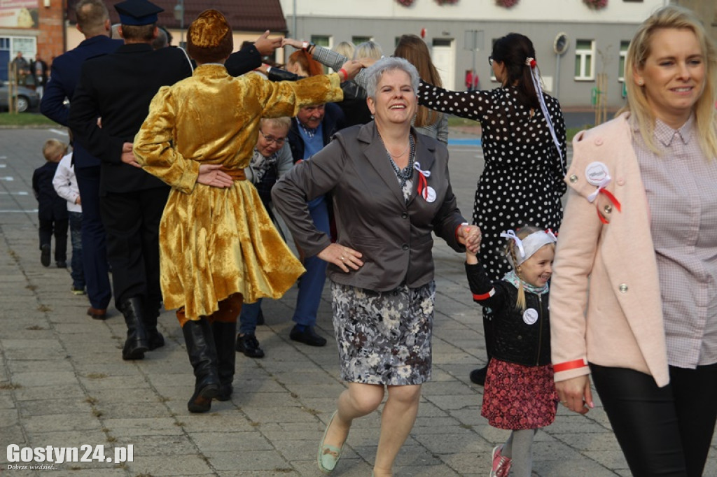 Blisko 300 osób zatańczyło Poloneza w Borku Wlkp.