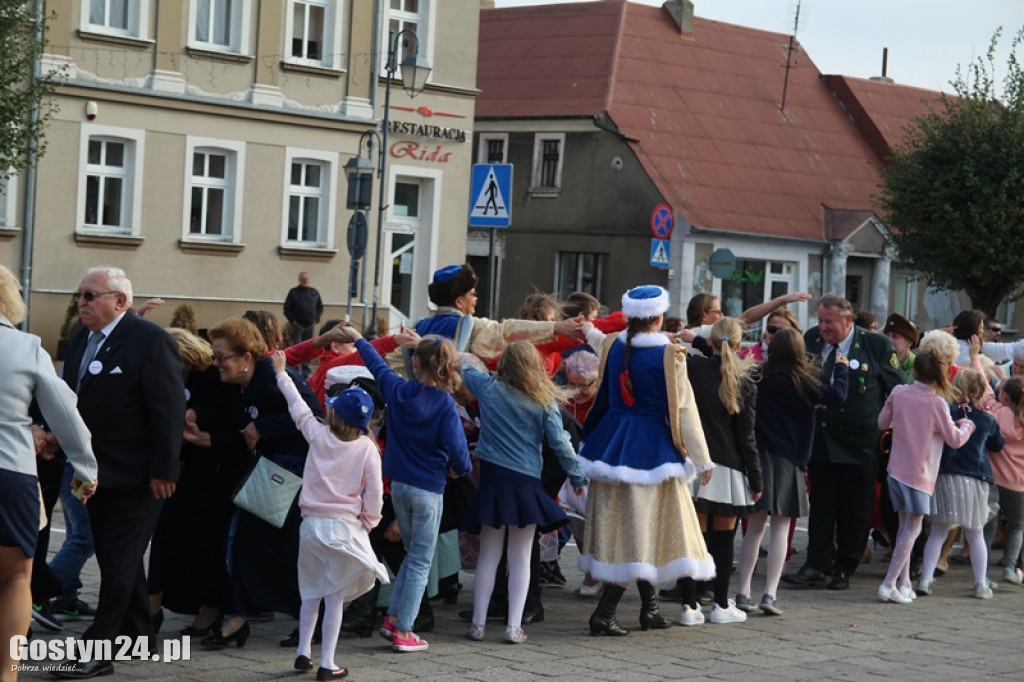 Blisko 300 osób zatańczyło Poloneza w Borku Wlkp.