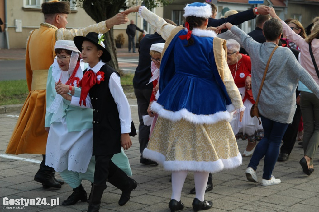 Blisko 300 osób zatańczyło Poloneza w Borku Wlkp.