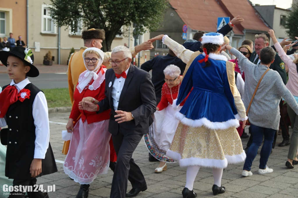 Blisko 300 osób zatańczyło Poloneza w Borku Wlkp.