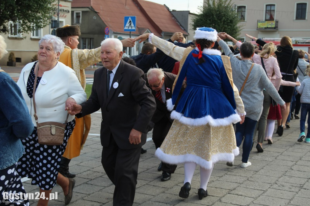 Blisko 300 osób zatańczyło Poloneza w Borku Wlkp.