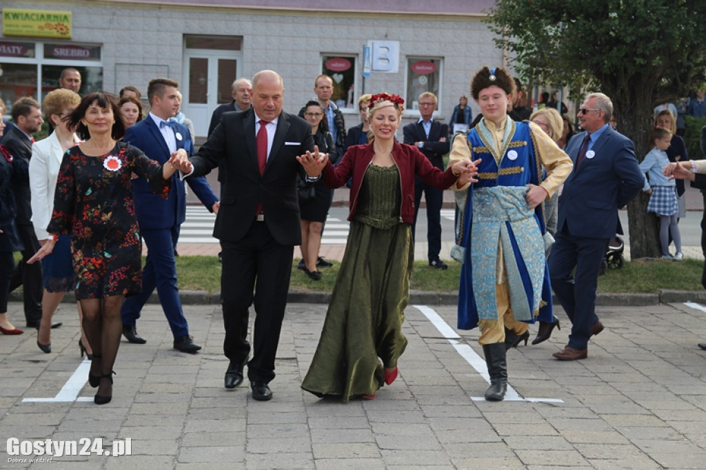 Blisko 300 osób zatańczyło Poloneza w Borku Wlkp.