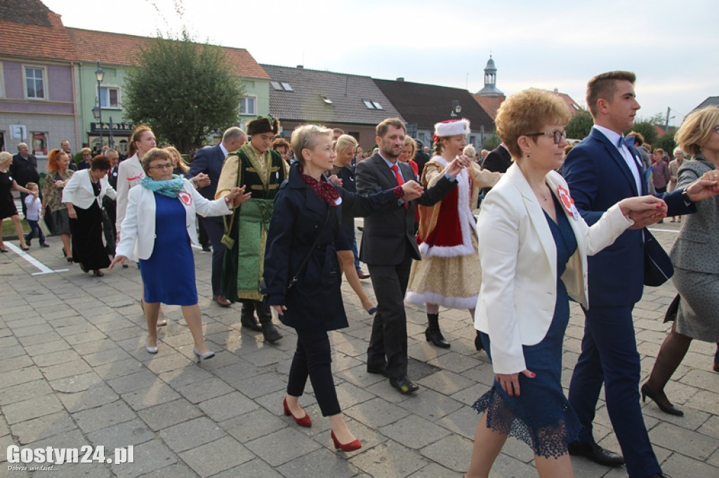 Blisko 300 osób zatańczyło Poloneza w Borku Wlkp.
