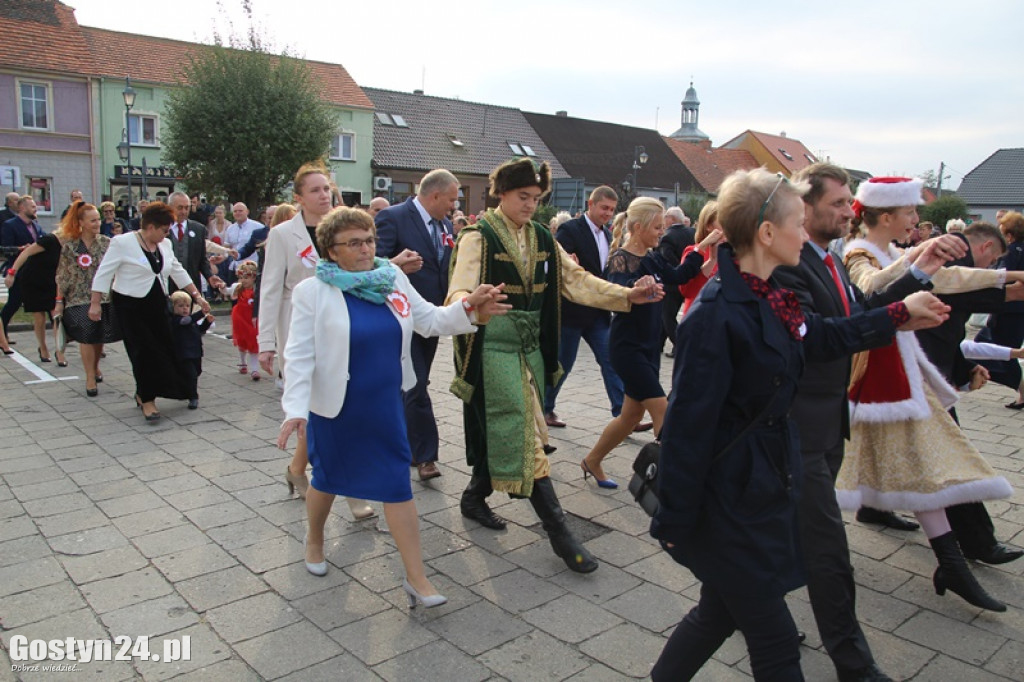 Blisko 300 osób zatańczyło Poloneza w Borku Wlkp.