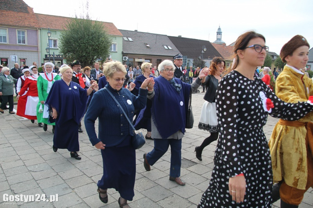 Blisko 300 osób zatańczyło Poloneza w Borku Wlkp.