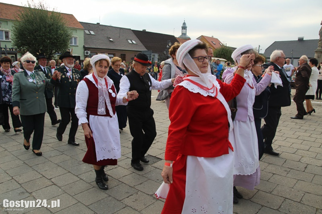 Blisko 300 osób zatańczyło Poloneza w Borku Wlkp.