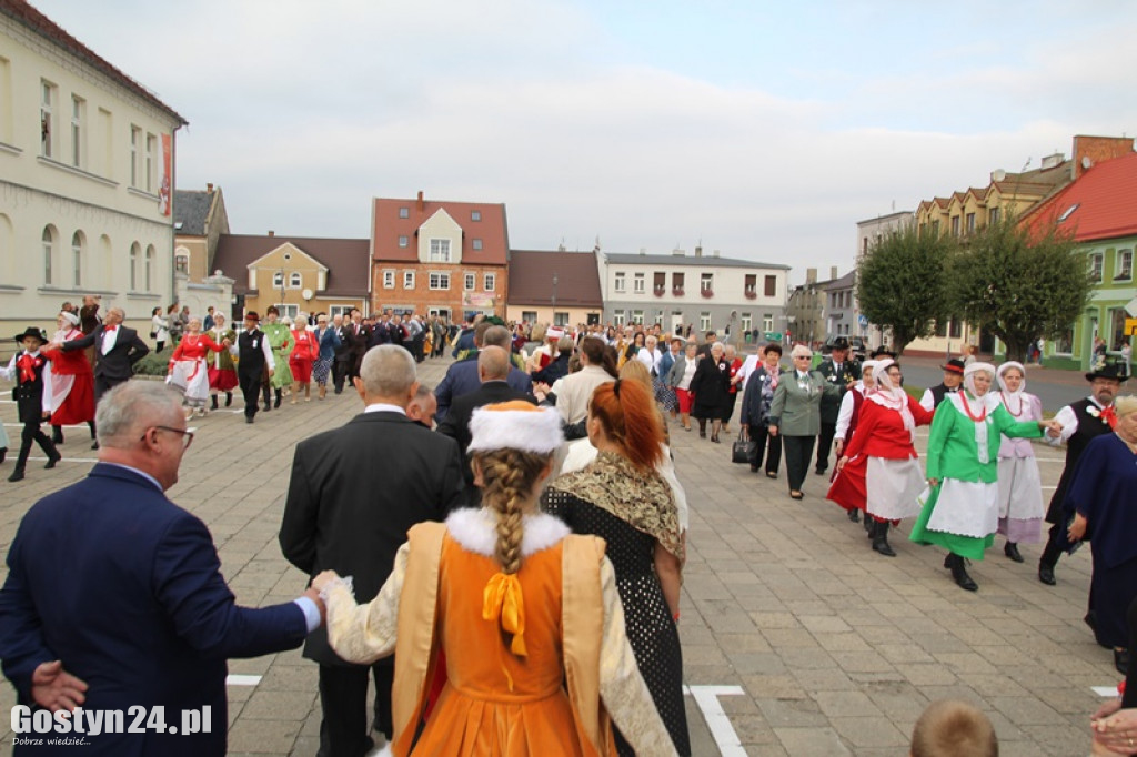 Blisko 300 osób zatańczyło Poloneza w Borku Wlkp.
