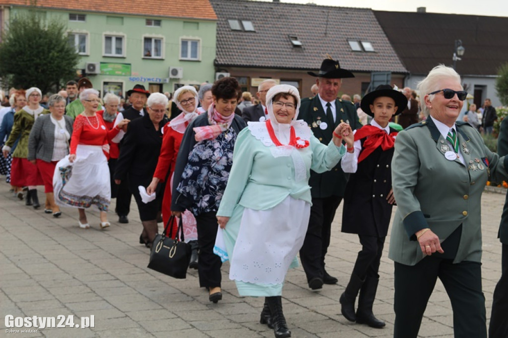 Blisko 300 osób zatańczyło Poloneza w Borku Wlkp.