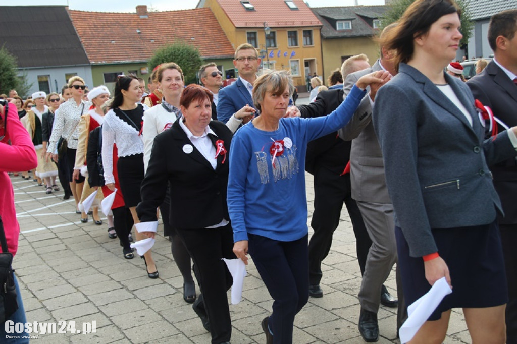 Blisko 300 osób zatańczyło Poloneza w Borku Wlkp.