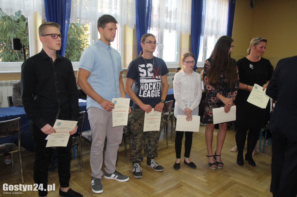 Stypendia dla uczniów z gminy Krobia