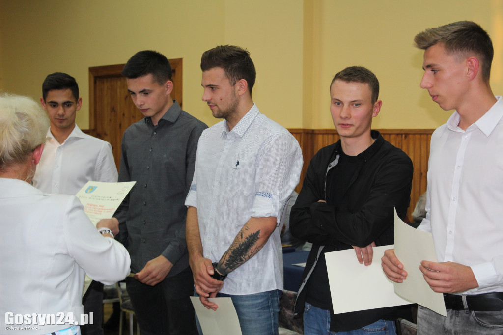 Stypendia dla uczniów z gminy Krobia