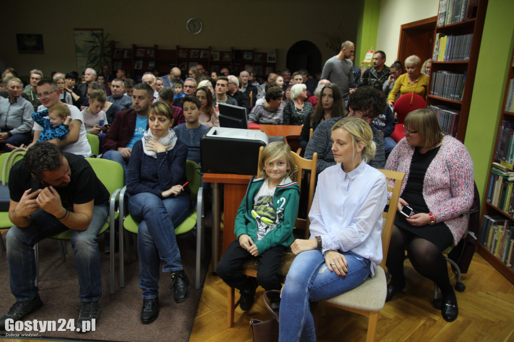 Mirosław Hermaszewski w gostyńskiej bibliotece