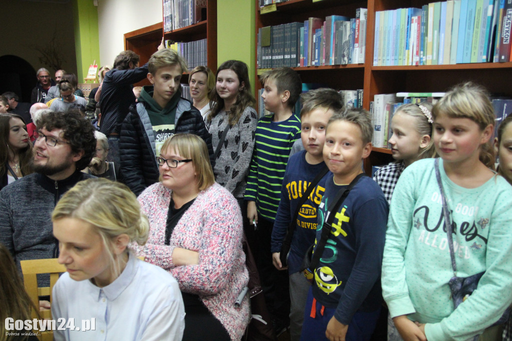 Mirosław Hermaszewski w gostyńskiej bibliotece