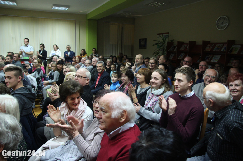 Mirosław Hermaszewski w gostyńskiej bibliotece