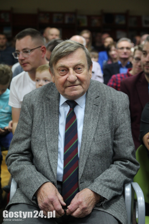 Mirosław Hermaszewski w gostyńskiej bibliotece