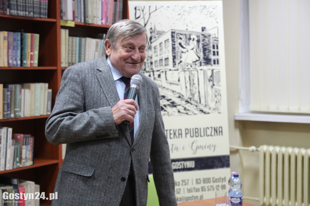 Mirosław Hermaszewski w gostyńskiej bibliotece