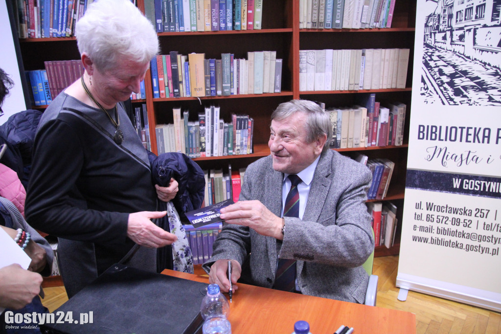 Mirosław Hermaszewski w gostyńskiej bibliotece