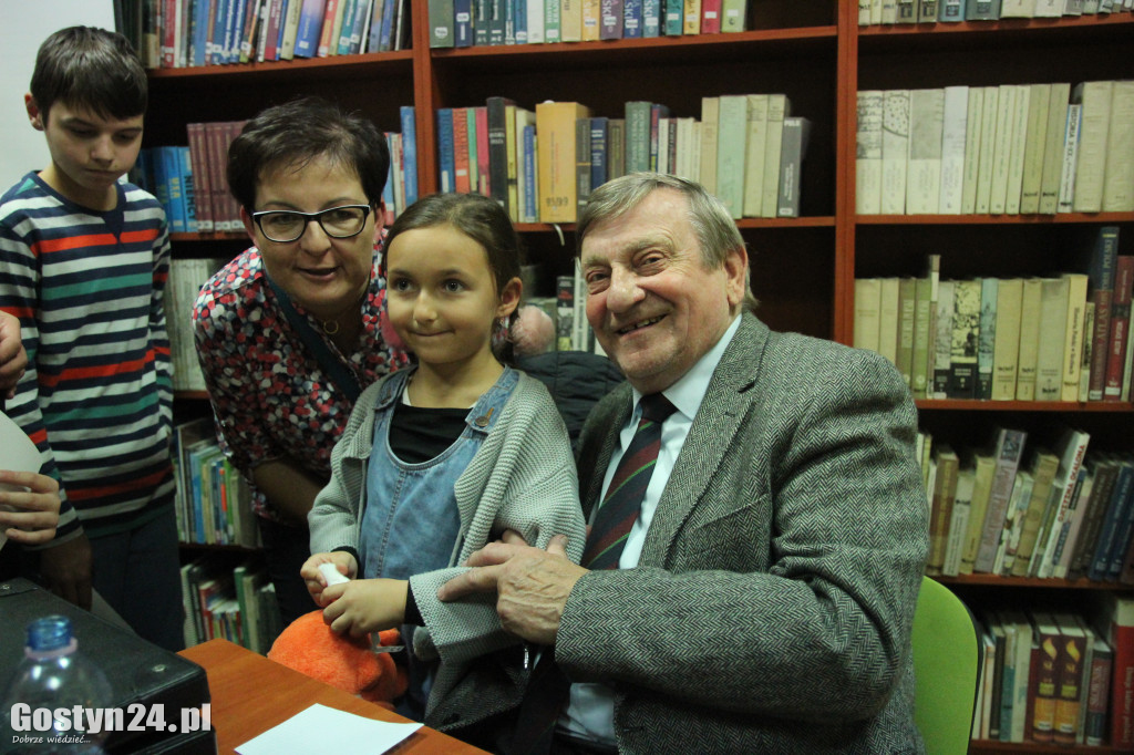 Mirosław Hermaszewski w gostyńskiej bibliotece