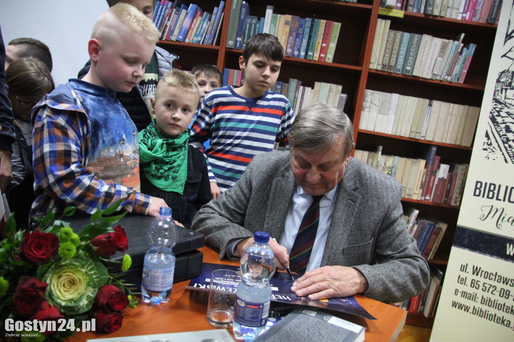 Mirosław Hermaszewski w gostyńskiej bibliotece