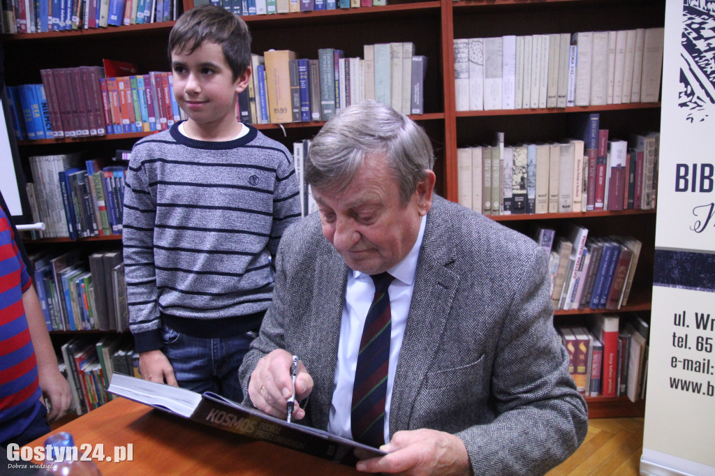 Mirosław Hermaszewski w gostyńskiej bibliotece