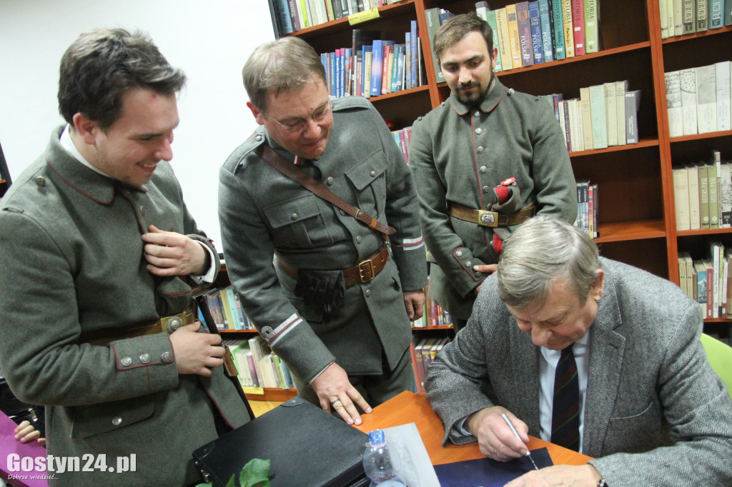 Mirosław Hermaszewski w gostyńskiej bibliotece