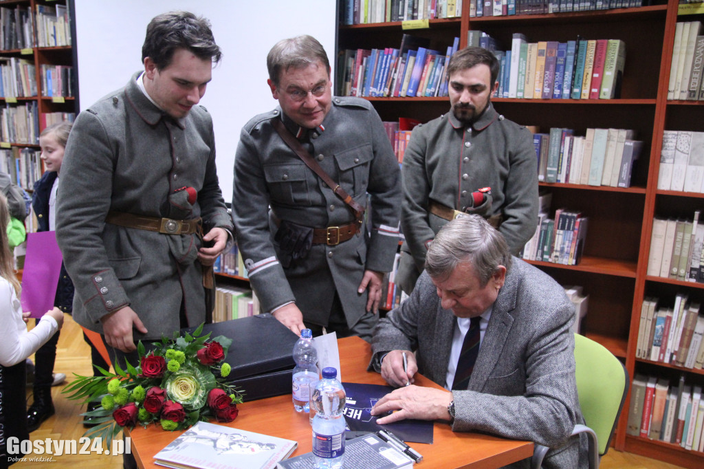 Mirosław Hermaszewski w gostyńskiej bibliotece