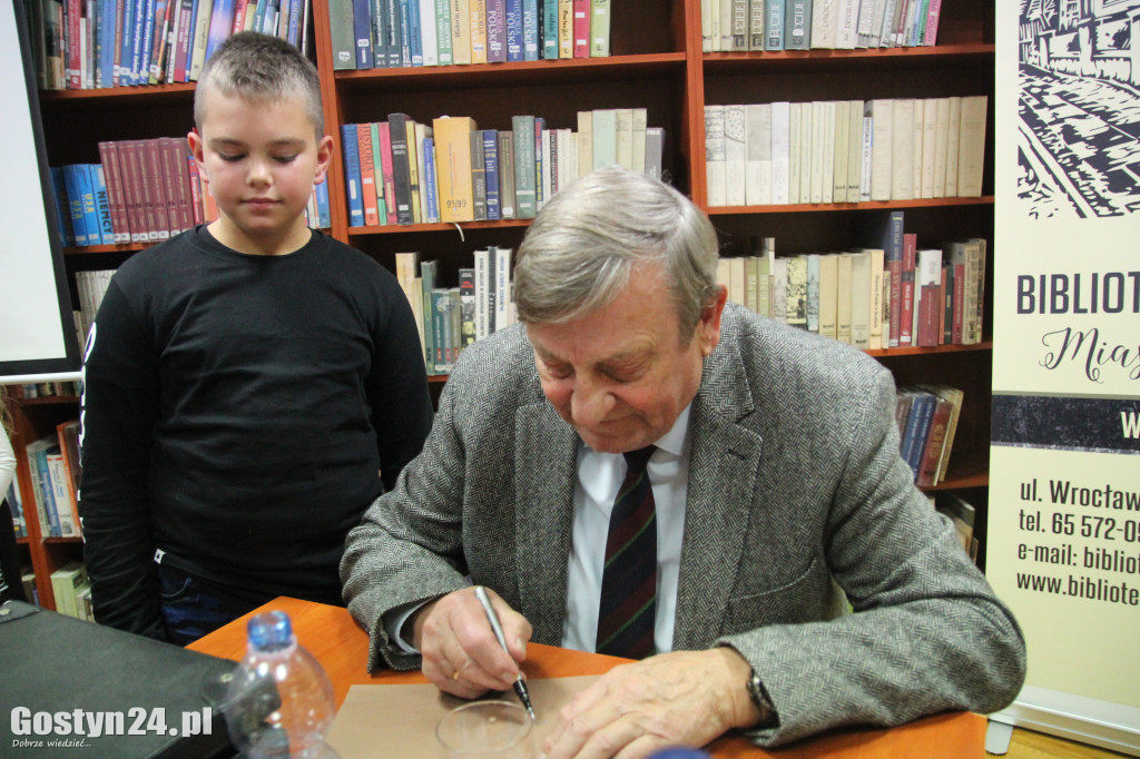 Mirosław Hermaszewski w gostyńskiej bibliotece