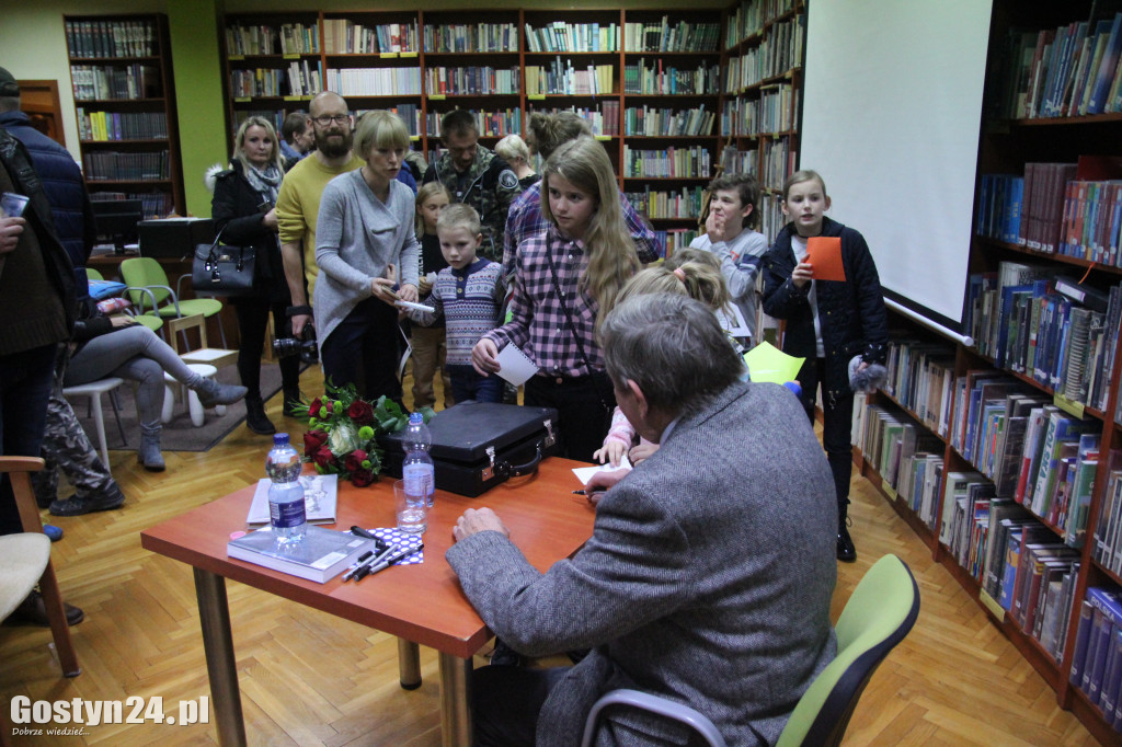 Mirosław Hermaszewski w gostyńskiej bibliotece
