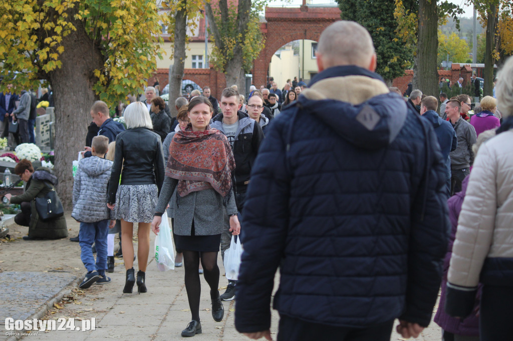 1 listopada na gostyńskim cmentarzu