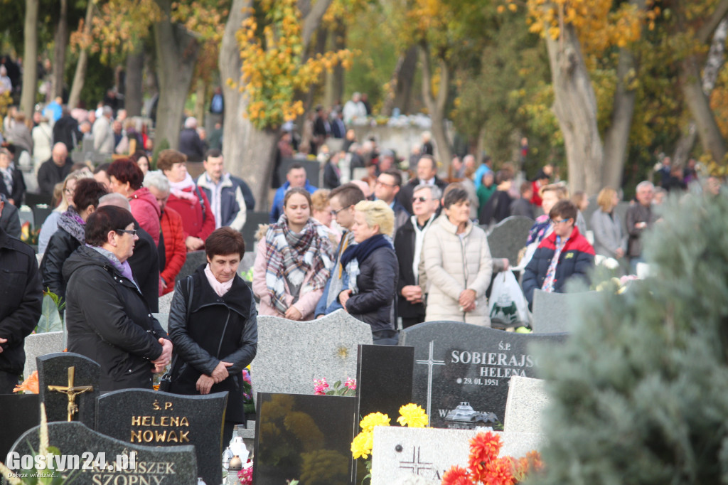 1 listopada na gostyńskim cmentarzu