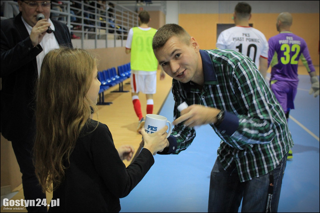 Mecz futsalu w Poniecu