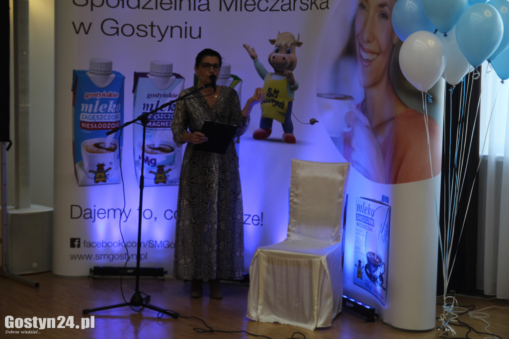 Wręczenie aut w loterii Kawa z Mlekiem w Gostyniu
