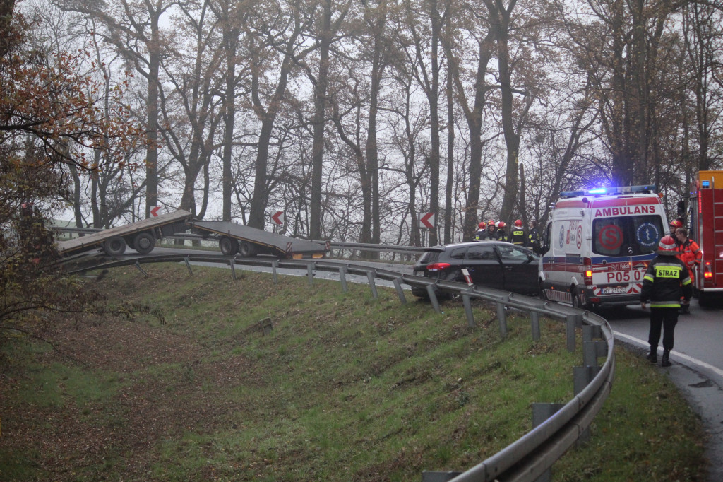 Wypadek autolawety z osobówką za Godurowem