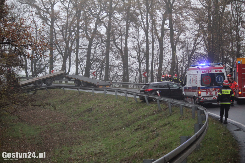 Wypadek autolawety z osobówką za Godurowem