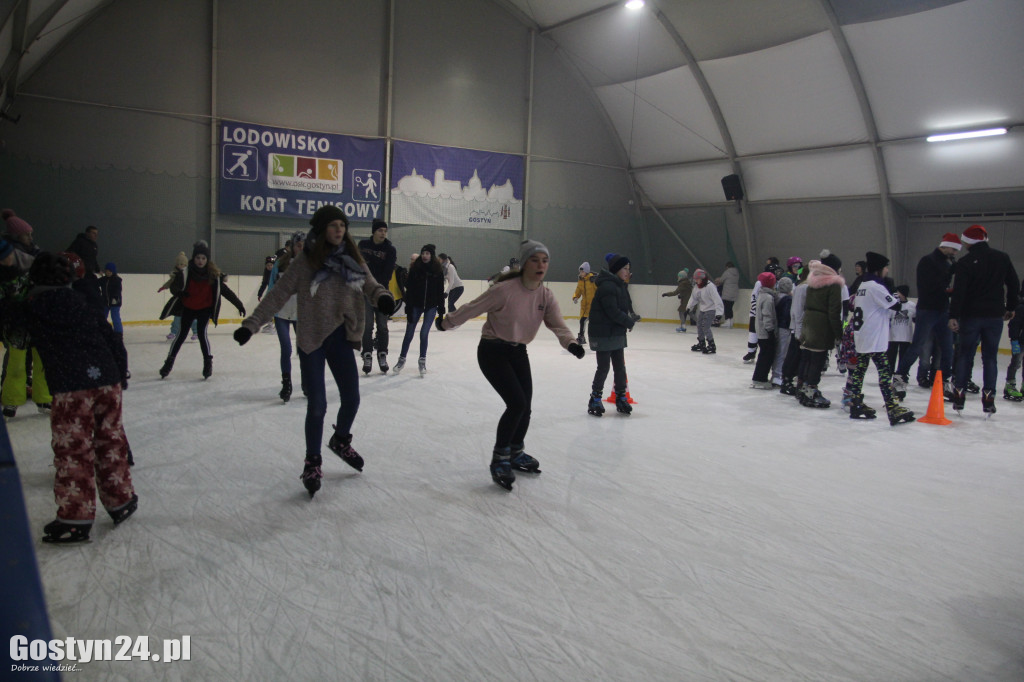 Mikołajki na lodowisku w Gostyniu
