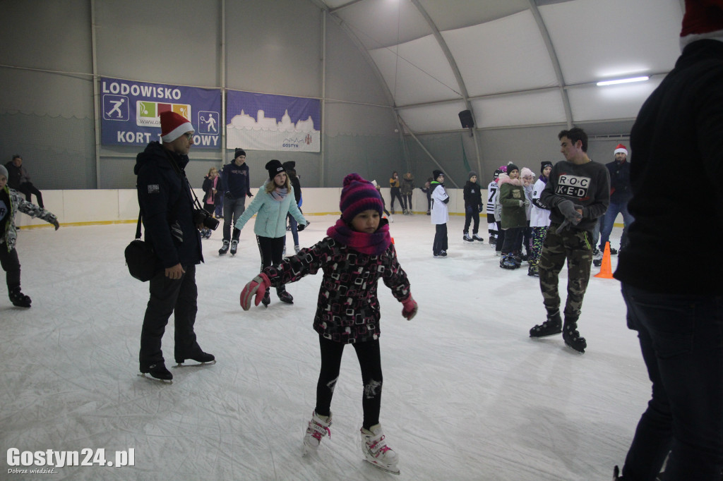 Mikołajki na lodowisku w Gostyniu