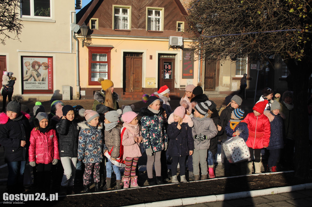 Na ponieckim rynku stanęła piękna choinka