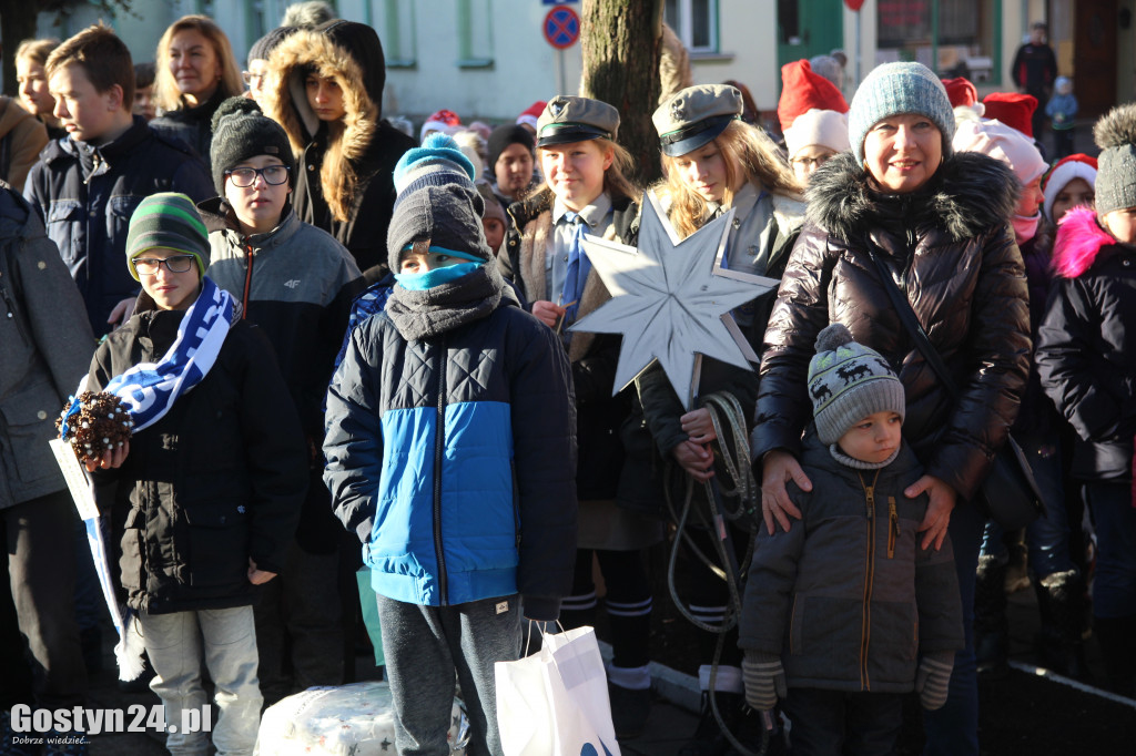Na ponieckim rynku stanęła piękna choinka