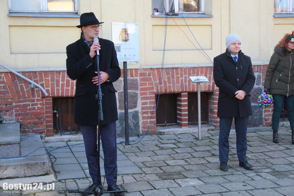 Na ponieckim rynku stanęła piękna choinka
