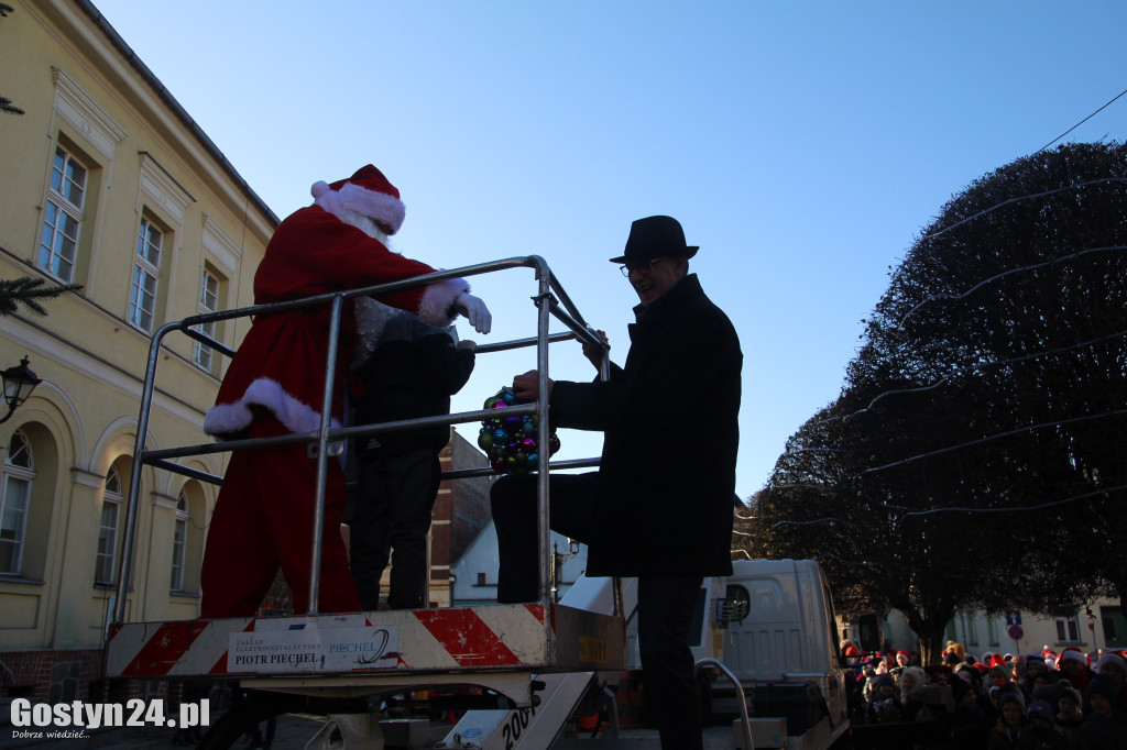 Na ponieckim rynku stanęła piękna choinka