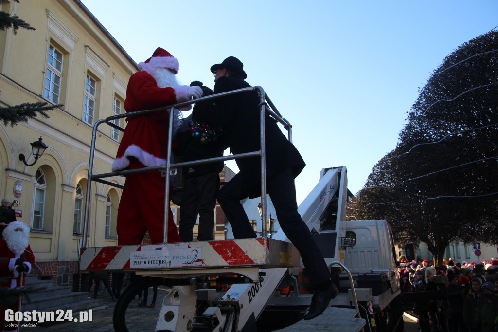 Na ponieckim rynku stanęła piękna choinka