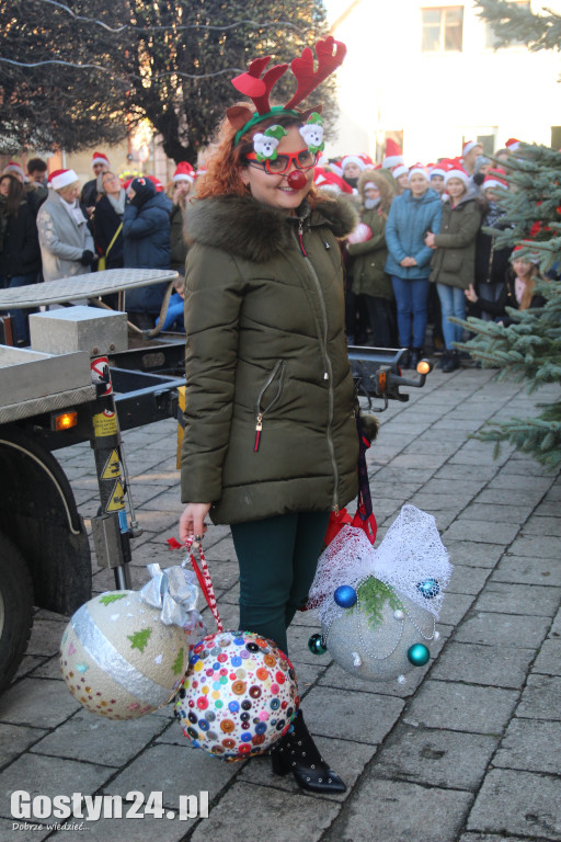 Na ponieckim rynku stanęła piękna choinka
