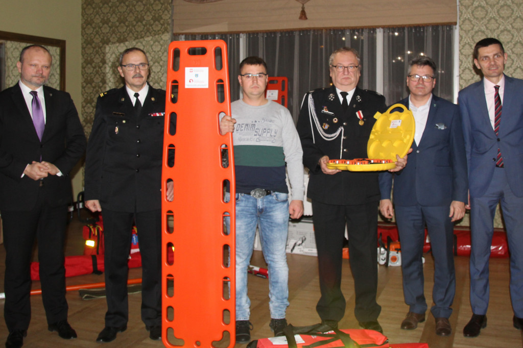 Przekazanie sprzętu dla jednostek OSP