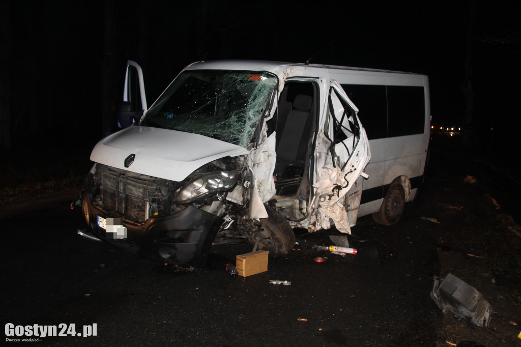 Wypadek busa na trasie Pogorzela - Pępowo