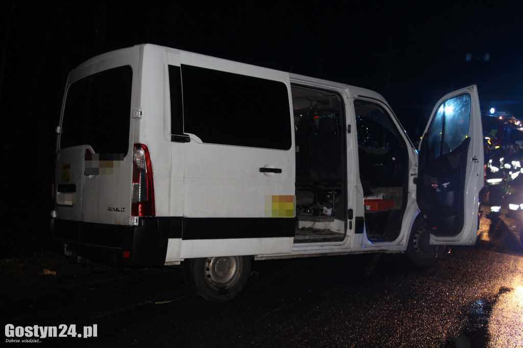 Wypadek busa na trasie Pogorzela - Pępowo