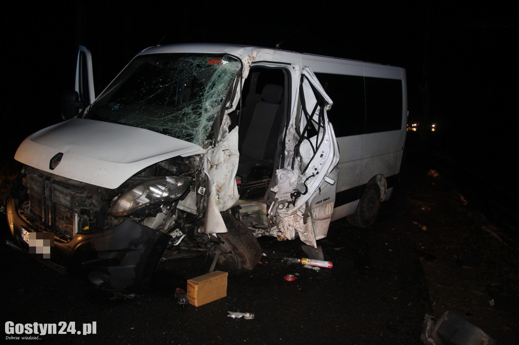 Wypadek busa na trasie Pogorzela - Pępowo