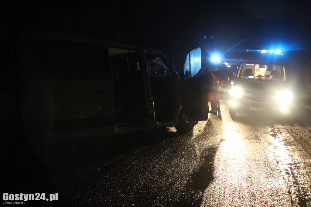 Wypadek busa na trasie Pogorzela - Pępowo